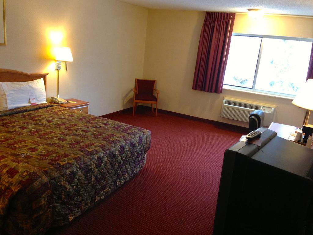 Red Roof Inn Plus+ Poughkeepsie Zimmer foto